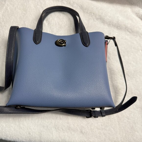 Coach Willow 24 - Picture 2 of 9